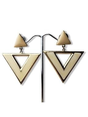 𝅺VINTAGE Enamel Cream & Goldtone Post-back Earrings